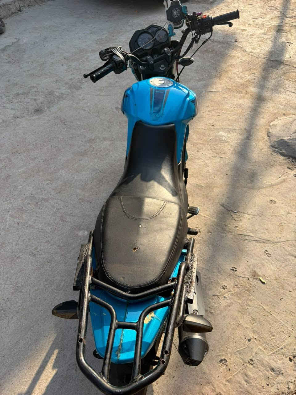 السلام عليكم من رخصت الأدمن دراجه كيوي RK موديل 22 رقم بغداد مشروع وطني رقم مميز 150cc دراجه احله من الصور نضيفه مكينه ما مفتوحه سعرها 1900 او بيها مجال بسيط للأستفسار *********** واتساب او رصيد متواجد
