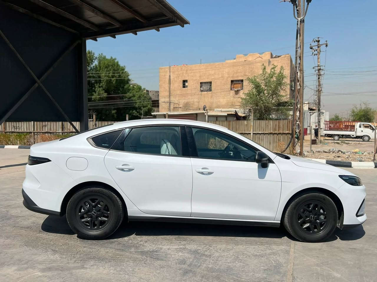 سلام عليكم
BYDللبيع فقط 
موديل 2025
ماشيه سياره 25000الف
سياره بيه رصعه بالجاملغ الامامي 
ودعاميه موضحه بالصوره 
سياره كامله مع ملحقاته 
مكان سياره بغداد حي الاعلام 
سعر 20مليون 200الف وبيه مجال 
***********

