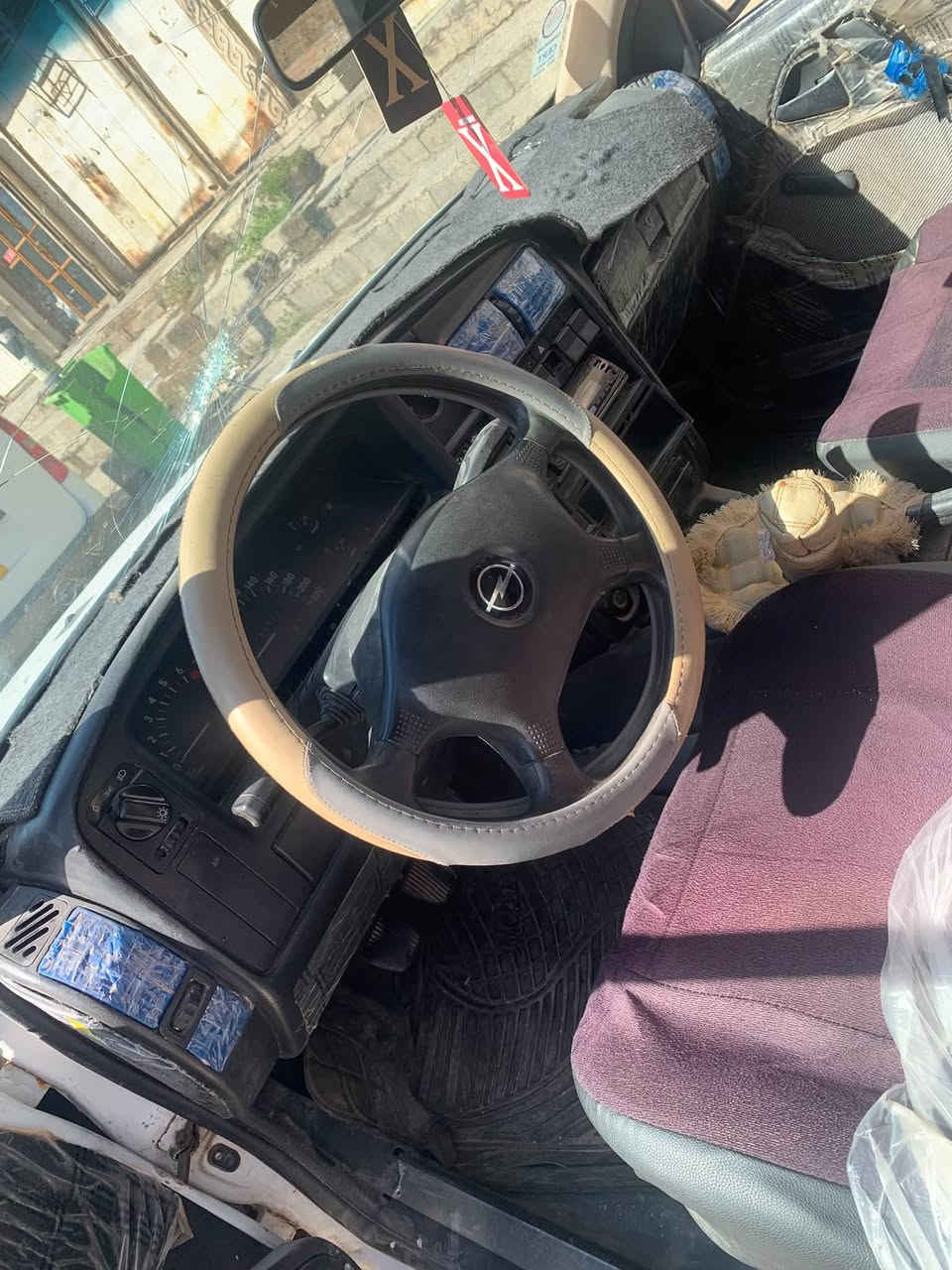 اوبل اميكه موديل 93 محرك وكير كفاله كهربائيات شغاله كشرها نضيف غرفتها حلوه السعر 30 وبيها مجال 
العنوان لانبار هيت 
***********
