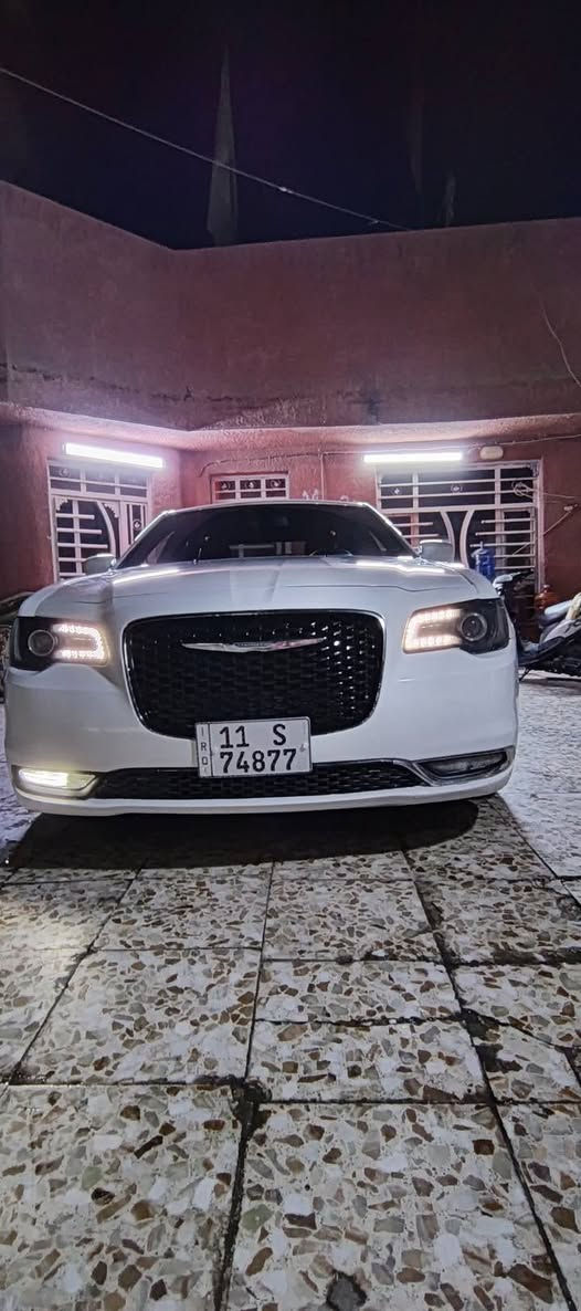 كرايسلر أوباما 300 S
_مديل 2019
لون ابيض قماره حديد 
 دخول جديد كتاب ضباط متقاعد
ملاحضه 👈 السياره مرقم بغداد تحويل ثاني يوم👉❤️

:((حادث السياره كما موضح بل صور جاملغ الأيمن الأمامي ول أيسر بارد قليل فقط بدون ايرباك. مكينه كير اكسل مكفول)). 

المحرك : V6 3.6
المواصفات :
* بلوجكتر امامي LED
* ويل قياس 20 أنج .
* شاشه كبيرة مع نظام ملاحة نفكيشن GPS .
* داخل جلد ختم S اسود
* مقاعد أمامية كهربائية عدد 2 .
* مقاعد أمامية تبريد وتدفئة .
* تشغيل عن بعد .
* تدفئة ستيرن .
* محدد سرعة .
* تلفون بلوتوث .
* كاميرا خلفية دواره. 
* مرايا متحسسة للاضاءة العالية .
* كير ماوس شفتات ستيرن
* داخل سياره لون اسود .

:((حادث السياره   جاملغ الأيمن الأمامي ول أيسر بارد قليل فقط باب الصدر ول وراء فقط كلير بدون صبغ بدون فتح وشد فقط اكلير بدون ايرباك. مكينه كير اكسل مكفول)).

مكان السياره بغداد
السعر اتصل ودلل
للستفسار ***********

