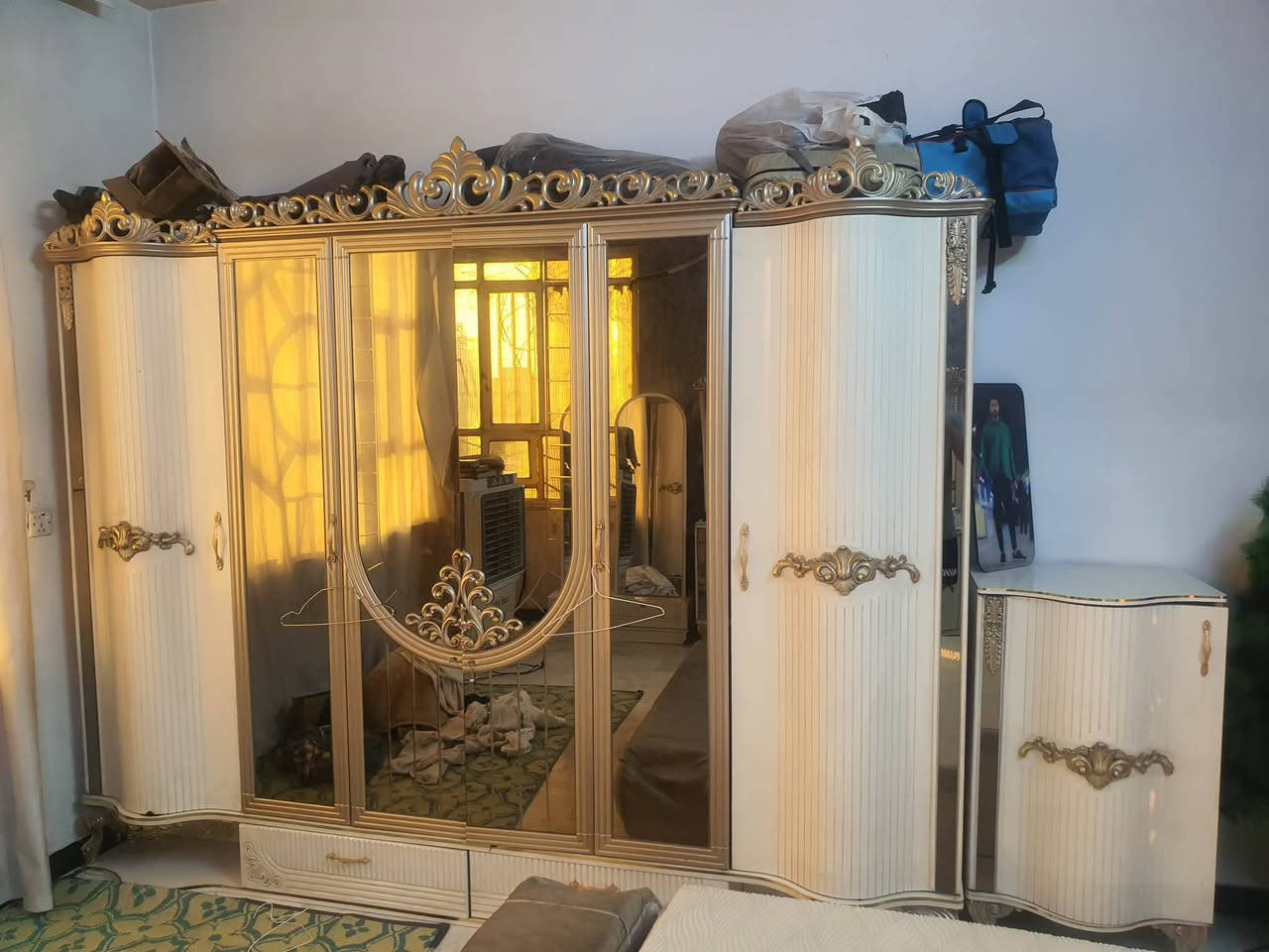 السلام عليكم
غرفة 9 قطع للبيع نظيفة جدا حالها حال الجديدة 
مكانها بغداد مدينه الصدر
غرفة جديدة وقوية تجي وتشوف بعينك
اخوان اني مكلف بلنشر
 هذا رقم صاحب الغرفة ***********
