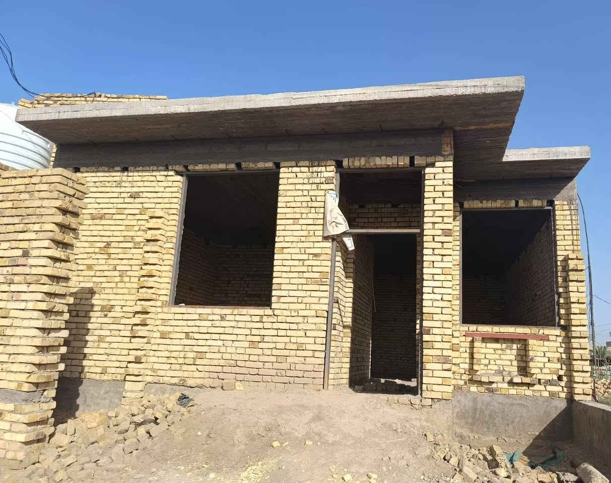 هيكل كامل مسقف زراعي وصل تطويب 160 متر عنوانه تقاطع كرمة عكيكة مقابل مدرسة امنة الجديدة قريب من الشارع اذا تريد تروح مشي ، مكوناته غرفتين قياس 4×5 وحده منهم سويت ،، صالة 7 متر ،، استقبال 4× 5 ،، مطبخ حار وبارد و مجمع صحيات . خدمات كاملة وشارع عريض
السعر 41 تفاصيل اكثر مراسلة الرقم  ***********
