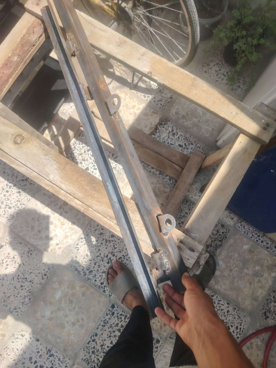باب حديد مال درج او مال محجر متر  للبيع شراي يجي هسه ياخذه ***********
