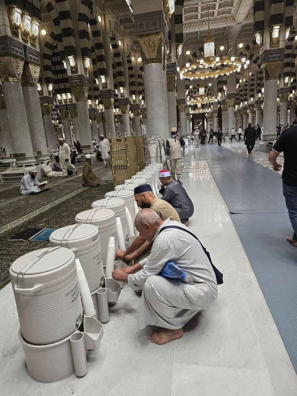 تعلن شركة الصفوة للحج والعمرة والسفر والسياحة في ديالى/بعقوبة ..قرب مجسر المفرق..عن رحلاتها القادمه لهذا العام ١٤٤٨/٢٠٢٦ ميلادي /هجري عن طريق البر والجو.....
*🧿سعر رحلة البر ٦٧٥ الف دينار... في محبس الجن..فندق اورنسيس .
🧿سعر ٨٥٠ الف دينار ...بر....في شارع ابراهيم الخليل .فندق بدر الماسه. وفي شارع اجياد..
🧿 سعر مليون و٣٥٠ الف جواً...فندق بدر الماسة بشارع ابراهيم الخليل.
🧿ومليون و٣٥٠الف..جو... فندق روابي زمزم بشارع اجياد.مشي على الاقدام.
*🧿وسعر رحلة الجو ١،٢٠٠،٠٠٠ مليون ومائتا الف دينار..في منطقة محبس الجن...فندق اورنسيس الجميل .
🧿ومليون و٤٥٠ الف في شارع ابراهيم الخليل..فندق اعمار المنار الراقي.
 🧿 وسيكون انطلاق رحلة البر🚍 يوم(١١ آب..)..ويوم ٢٢ آب..
🧿وانطلاق رحلة الجو.✈️ يوم ١٢  ويوم ٢٣ آب  الى المدينة المنورة بنور المصطفى صلى الله عليه وعلى آله وصحبه وسلم...
برنامج الرحلة :
___________
*🎯١٠ ايام ب٩ ليالي مبيت ٣ مدينه و٦ مكه مع خدمات متميزة... بالنسبة للبر.
*🎯اما بالنسبة للجو ٣ ليالي في المدينة المنورة و٧ ليالي في مكة المكرمة..
*🎯وجبتين طعام يومي اوبن بوفيه..
*نقل بباصات حديثه ومكيفه..
*🎯استراحة في احدى مزارع حائل.بالنسبة للبر مع وجبة ضيافة الطريق مقدمة من الشركة.
*🎯 هدايا جنط واحرامات لكل معتمر ..
*🎯مزارات المدينة بضمنها مطبعة القرآن الكريم ومزارات مكه المكرمة.
🎯 ارشاد ديني واداري متميز طيلة الرحلة.
🎯 سفرة اختيارية الى جده.عروس البحر الاحمر تشمل مرسى الزوارق..اكواريوم الاسماك والبيئة البحرية..مول جدة المركزي..جولة داخل المدينة.
🎯السكن في المدينة المنورة .المنطقة المركزيه..اما في مكة في الفنادق المذكورة اعلاه. 

ملاحظة مهمه:
____________
🎯 نذكر الاخوة عند اصطحاب الاطفال او القاصرين اقل من ١٨ عام تنظيم وكالة تخويل مصدقة من كاتب العدل من والد الطفل يخول الام او غيرها باصطحاب الطفل معها الى الديار المقدسة.

🎯مع مفاجأة الرحلة..وهي🧨🎁✨️ عمرة مجانية✨️🧨🎁  للمعتمر المتميز  في الرحلة  عن طريق القرعة.!!!🥇🏆

.............خدمة الحاج والمعتمر وسام فخر لنا🏅
.
.....سارعو بالتسجيل.
***********
***********
