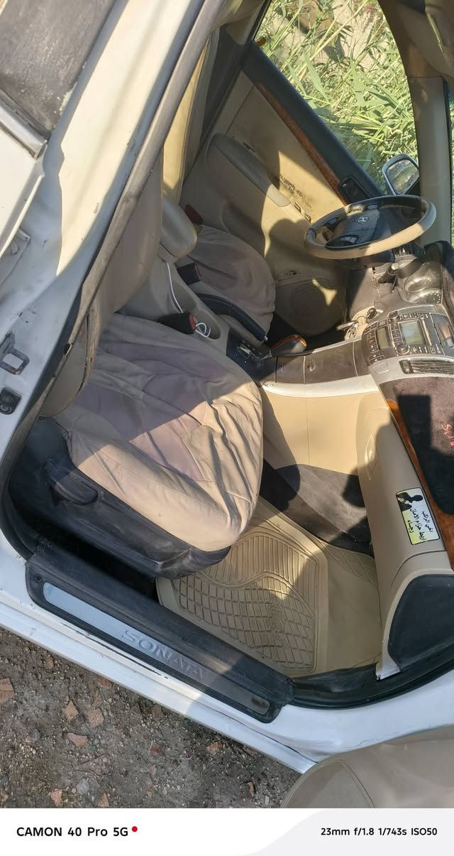 السلام عليكم للبيع سياره سوناته موديل 9 رقم بغداد جديد سنويه جديده لل (31 ) كير محرك 2400 دخم تاير تبريد خير من الله السياره مصبوغه عام ابيع بوعده تنطي مقدمه والباقي بوعده او عل شهر مومشكله رقم الهاتف *********** مكان بابل
