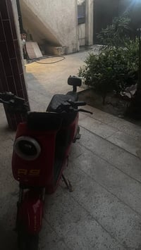 دراجه شحن نوعR9 الراجه عمر البطاريه مالتها خلصان يعني بدون بطاريات بيه...