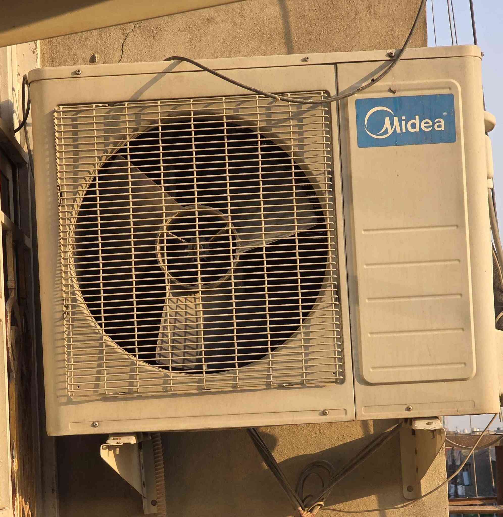 سلام عليكم سبلت ميديا ٢ طن عادي ماداخل تصليح ع الشركة يحتاج تنظيف فقط سعره ٣٠٠ وبي مجال للمعلومات الاتصال *********** بغداد, العراق
