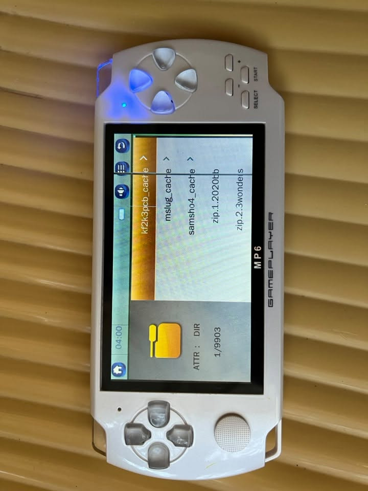 PSP نوع M P6
يحتوي على 9903 لعبه 
توجد فيه كامره 
تكدر تخليله رام 
تكدر اتربطه على شاشه التلفاز 
يدعم التصوير والفيديو 
كلشي بي شغال 
بطاريه داخليه 
الجهاز كلش حلو وراقي 
جميع لالعاب متوفره بي 
سعره 25 وبي مجال 
مكاني بصره كرمه علي 
رقمي ومتوفر واتساب 
***********
