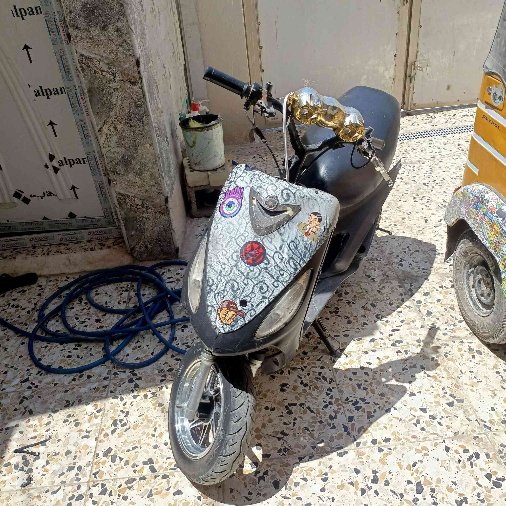 السلام عليكم دراجه ماكس قجمه رياضي بيها صلنصه رياضيه وبيها هذا هوا كلوب بومه يشتغل اصفر وابيض ورماش هيه سماعه دراجه نضيفه وحلوه ومشيها حلوه تجي هنا تگلب وتقتنع يله تاخذها ب300 وبيها مجال قليل العنوان بغداد بل نتصار مقابيل المرور مال حسينيه وهذا رقمي بي واتساب هم *********** الشراي يتصل أو يتفضل خاص ويدلل
