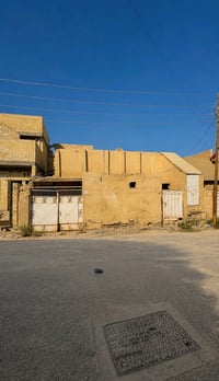 للبيع قطعه في كربلاء شهداء الموضفين طابو صرف 200م واجهه 10 نزال20 كامل...
