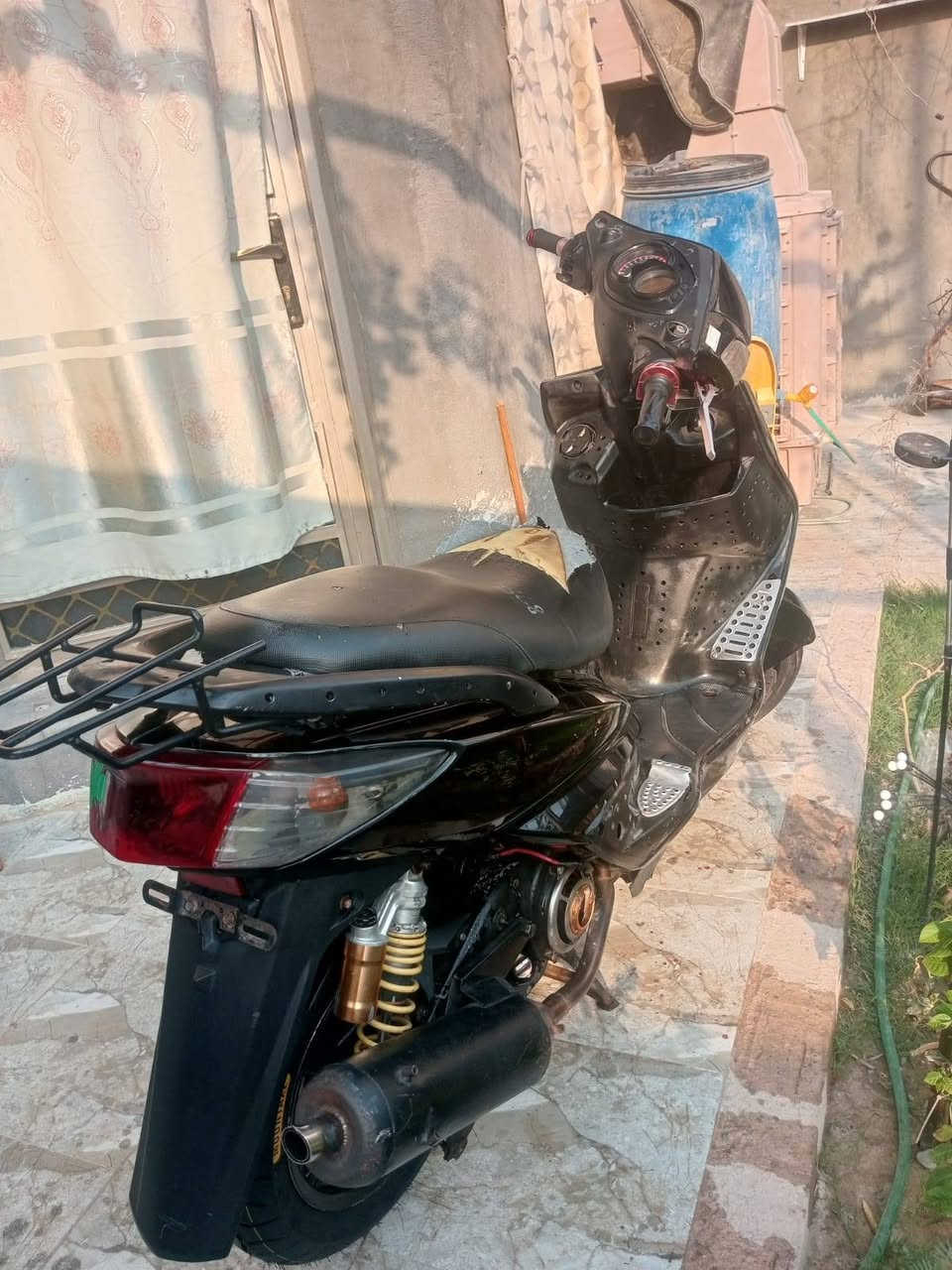 السلام عليكم سكنس فحل بيه صوت بالمكينه بس تشتغل كلشي مابيها ابيعلك كوم حديد سعرها 300 الف قفل قفل قفل ***********
