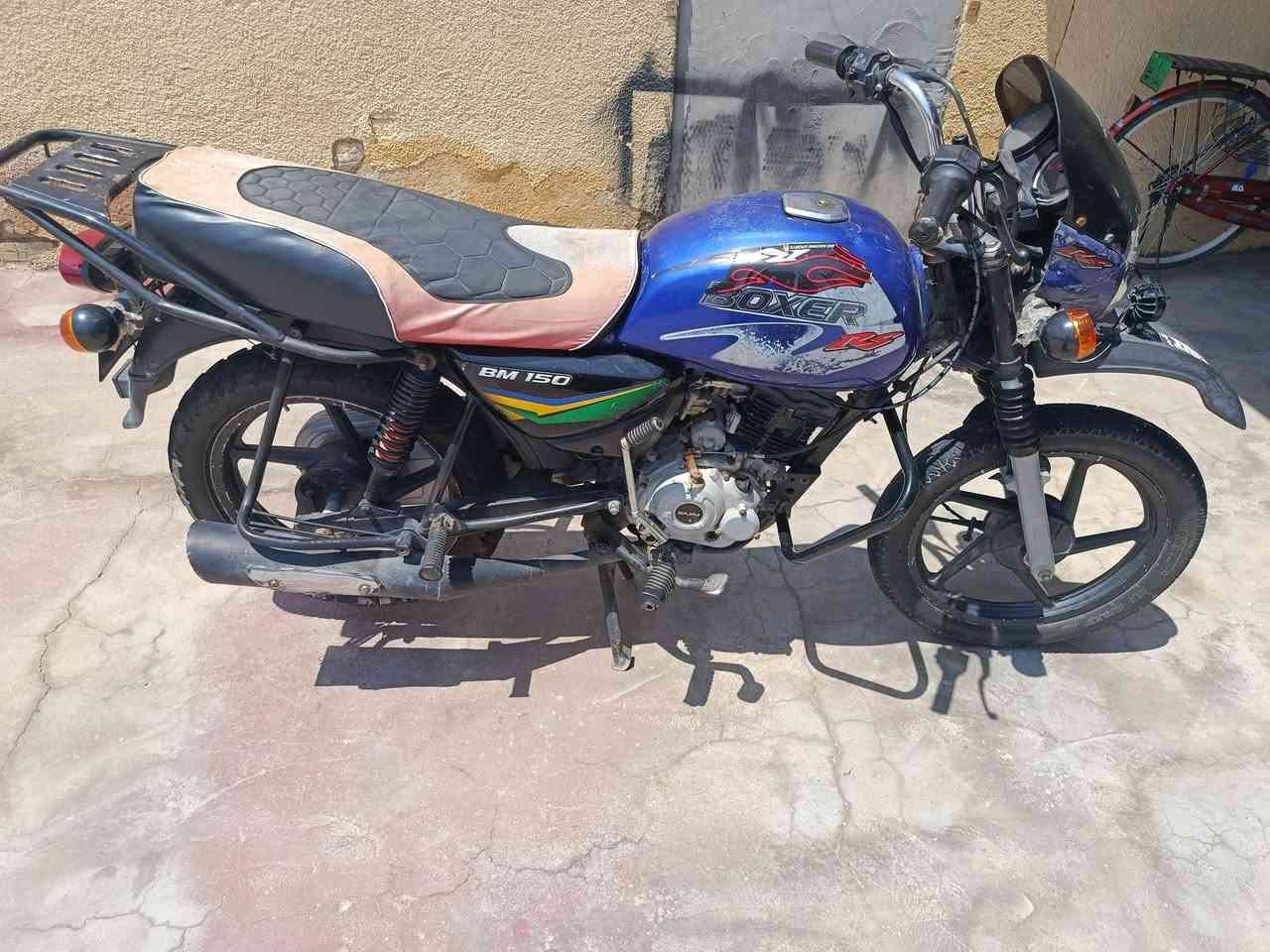 السلام عليكم دراجه بوكسر 2018صولي اوراق وكيلهه المجر مفتوحه مره وحده فحل سعر 7000و50كهرباياتهه كلهن شقاله***********

