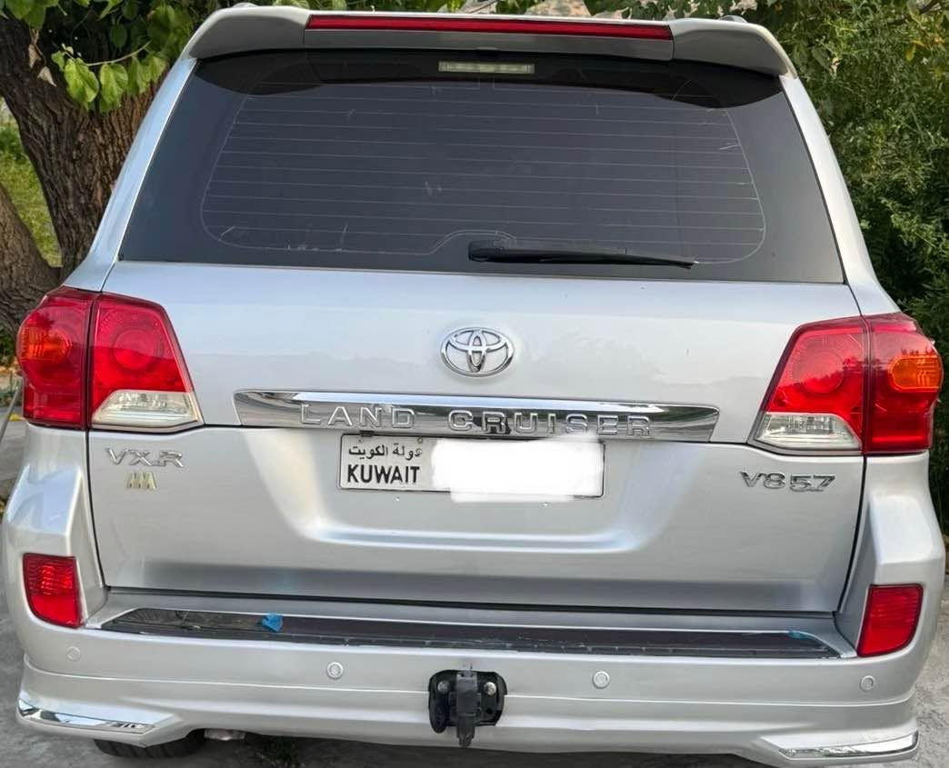 toyota land cruiser 
تۆیۆتالاندکروزی مواسفات لێگزز VXR ٨ پستۆن مۆدێل ٢٠٠٩ سیارەکە کوێتیە مەنەفێست ئەسلی لەگەلە کێشەی مەدەنی بەشەرت ،رەسمی سۆنەرم دناوە ٢ پارچەی بۆیاغە بێ داخلی مەکینەی بەشەرت ٢٣٢ هەزار رۆشتوە نرخی ١٨٨ وەرەق 
*********** أربيل, العراق
