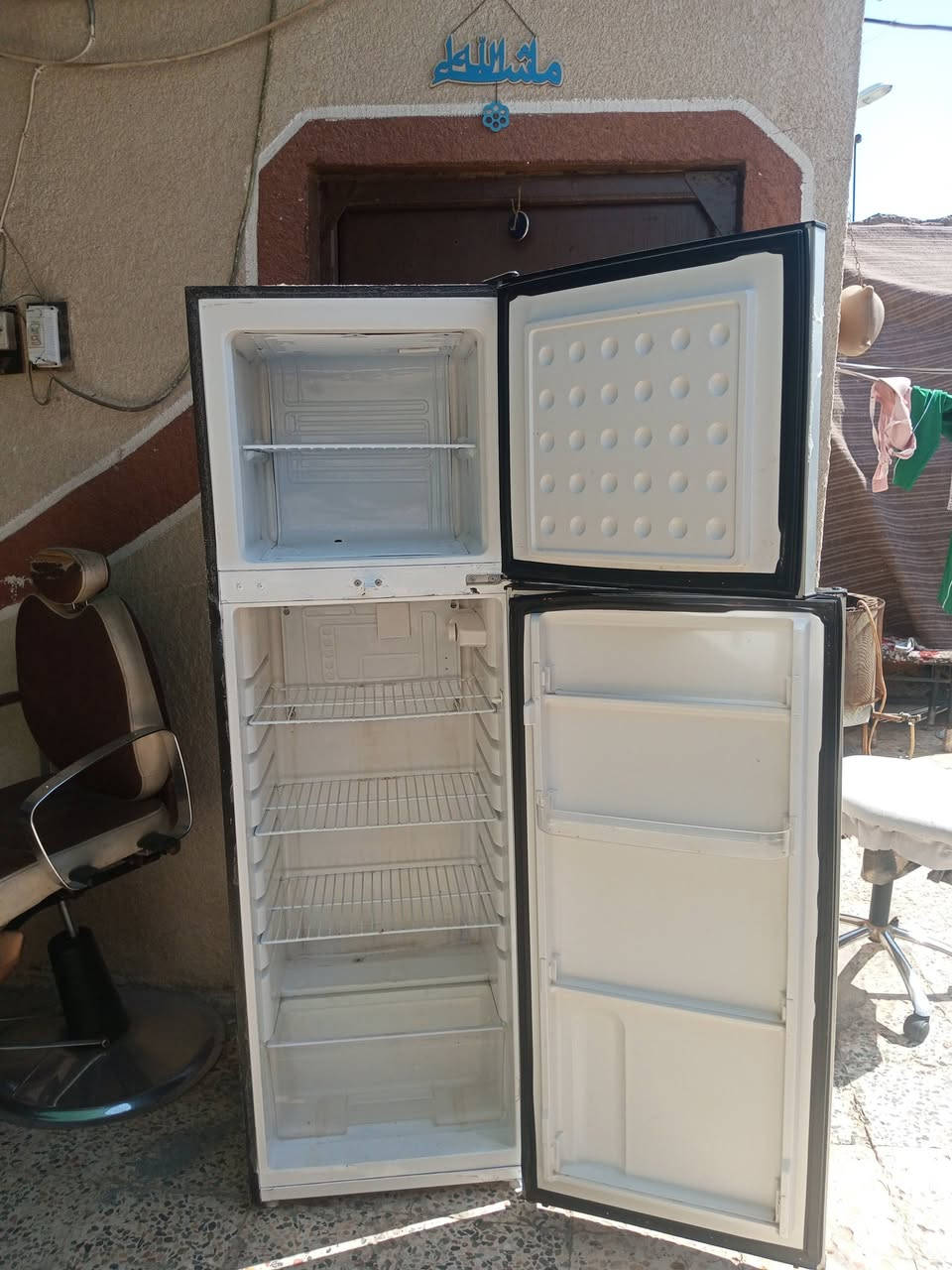 ثلاجه للبيع شغاله شرط شغل السعر 150 وبيها مجال العنوان بصره احيانيه دور الشرطه رقم الهاتف
***********
