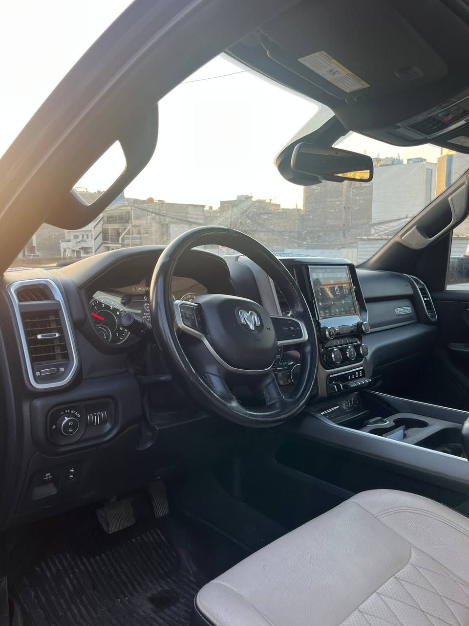 ‏رام BIGHORN للبيع موديل 2019 ( كلين تايتل )
‏بدون حادث يعني

‏باب طويل بدي قصير 

‏

‏- بانورما 

‏- رادارات بالمرأة 

‏- كشنات جلد ابيض

‏- كشنات امامية مع الستيرن تدفئة 

‏- 4×4 

‏- لايتات LED 

‏- دواسات 

‏ـ غطاء بدي 

‏- مرأة قلاب 

‏- كشافات ضباب 

‏

‏ماشية 78 الف ميل فقط وقابلة للزيادة 

‏

‏السعر29.400 وبيها مجال زين للشراي صدك 

الرقم :*********** مكان السيارة بغداد
