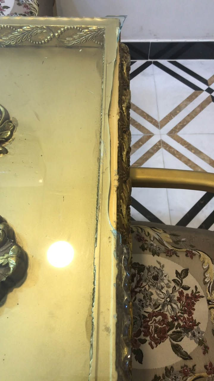 السلام عليكم ميزطعام مصري  وست كراسي  بي  كسر بسيط بل الجامةللبيع السعر  مليون وسبع مية
1700/000الف للاستفسار 
***********

نص مكتوب في الصور:
- السوق المفتوح opensooq.com