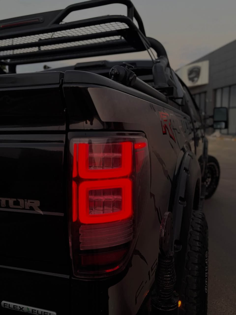 فۆرد (F-150) 
مۆدیل (2013)
بێ بۆیاخ سفری شەریکەی نیڤا
سوکان ڤۆلیۆم حەساس کامێرا شاشەی ئاپاد دەبڵ ئەکسل بێ مەسەرەف بێ وێنەیە
سیستمی سەیارەکە (غاز و بەنزینە )
سیستمی سەوتی صالۆنسای بۆ داندراوە 
کامل شکڵی گۆراوە بە راپتەر
(168$)
بۆ پەیوەندی کردن
کوردی (***********)
عربی (***********) السليمانية, العراق
