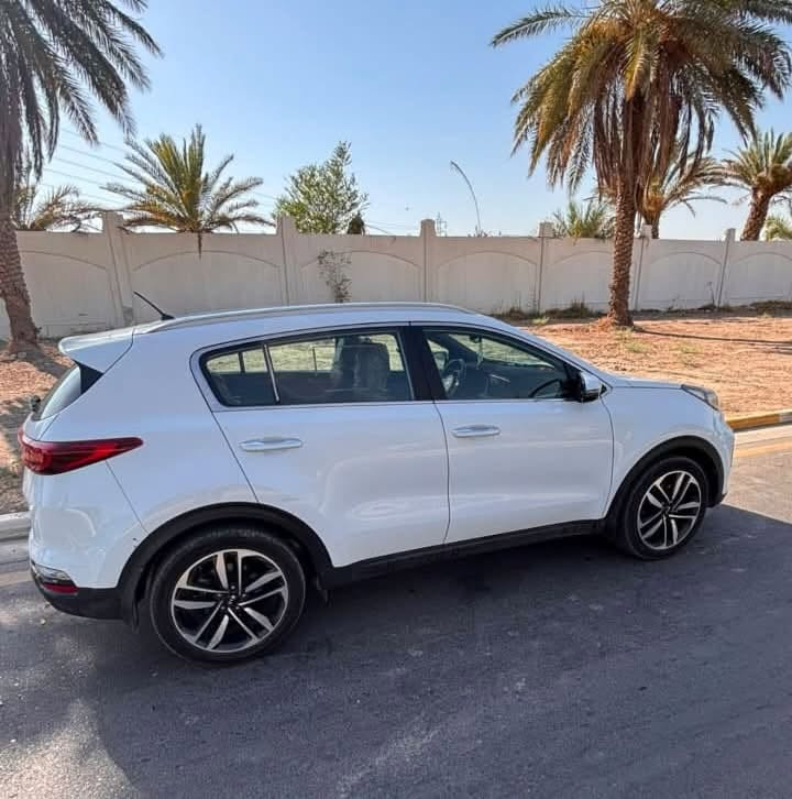 السلام عليكم
سبورتج 2019 شكل ال20 خليجي رقم بغداد بأسمي مكفولة من الصبغ والتبديل بيها طخة بسيطة بالباب خلف السائق مواصفاتها بيسك نص مواصفات داخل حمصي ماشية 65 الف حقيقي كير ومحرك كفالة على وضع الشركة محرك 2000 دوش السعر 175 وبيها مجال بسيط مكانها بغداد الكرخ مجمع معارض ناحية الرشيد للاتصال ***********
