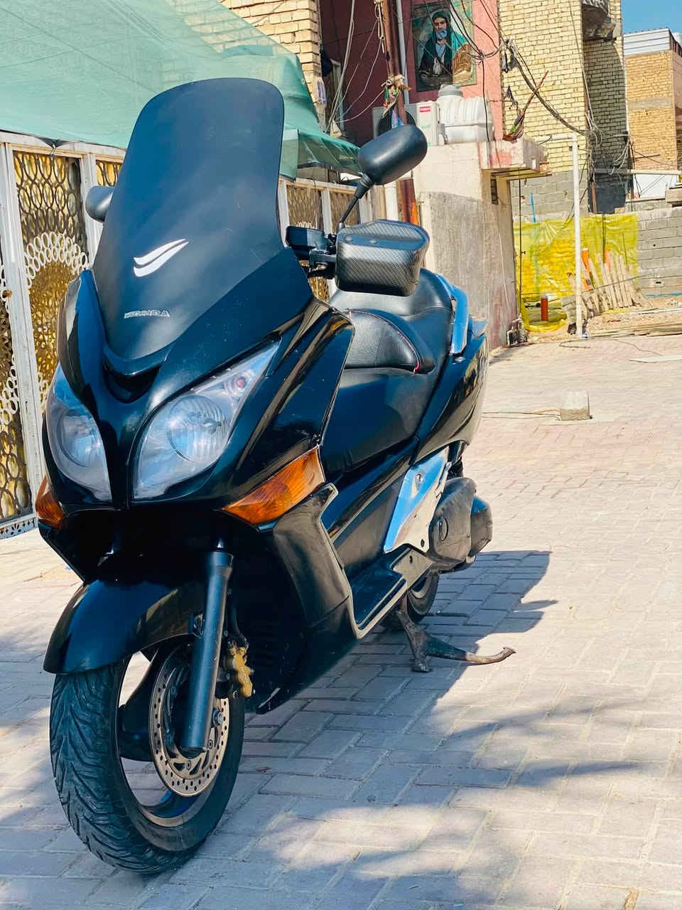 السلام عليكم سلفر ونج GT  مكينة 400 بلادي ومكفولة الدراجة خير من الله بس بيها شوي ملاحظات بسيطة اوراقها ضايعة بس اكفلها الك من كلشي مكاني مدينة الصدر سعرها 12 ورقة وبيها مجال ***********
