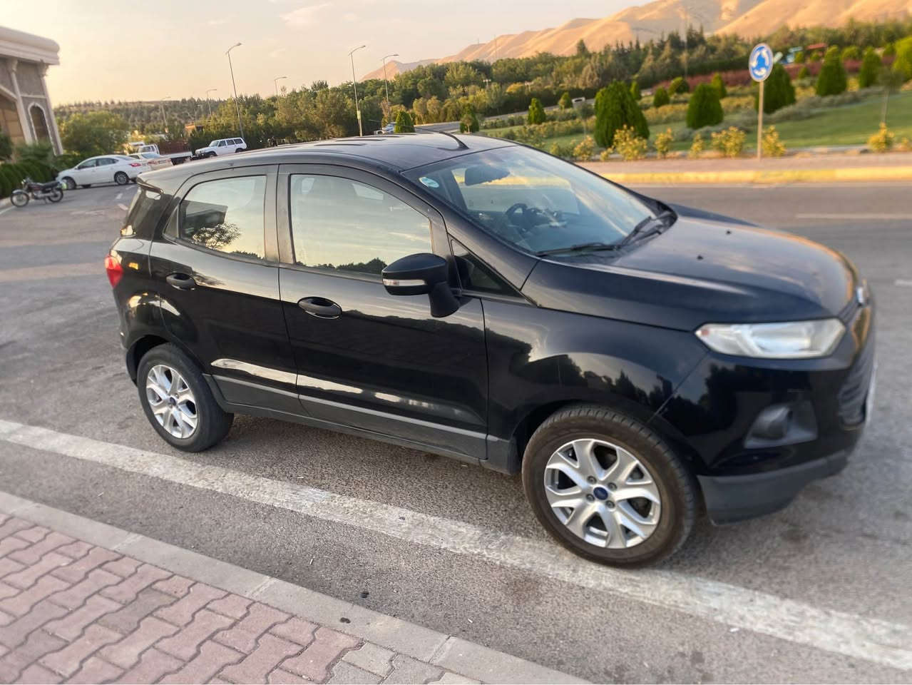 ئیکۆسپۆرت 2016 خلیجی گێڕ ئۆتۆماتیک بێ بۆیاخ 105000 KM ڕۆشتوە سەنەوی تا 2031 تازەیە دوو تایەی تازەی بۆ بەستراوە گێڕ و مەکینەی تازە سێرڤس کراوە گێڕ و مەکینە و تەحویل و غرامە بەشەرت 
نرخ 88 گەڵا 
ژ.م *********** السليمانية, العراق
