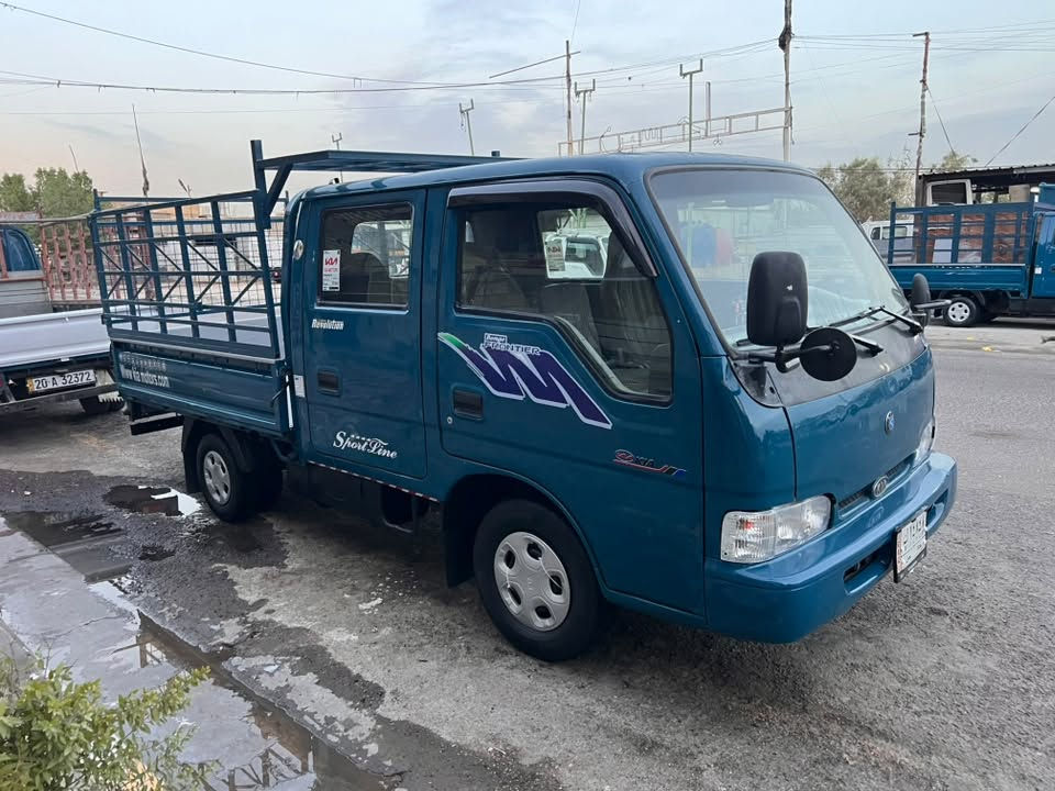 السلام عليكم للبيع كيا دبل قماره مديل 2000. رقم بغداد الماني تحويل مباشر. مكفوله من ضربه وكص.  ملاحضات صبغ بدوس.      محرك. 3000 مفتوح بلاد جديد.  كير اكسن حداده رقم شاصي اصلي. سياره جاهزه تخم تاير.  دواخل جديده محجر. غلاف.       كله جديد مكاني بغداد.      
هـ.  ***********.  اتصل وتدلل.
