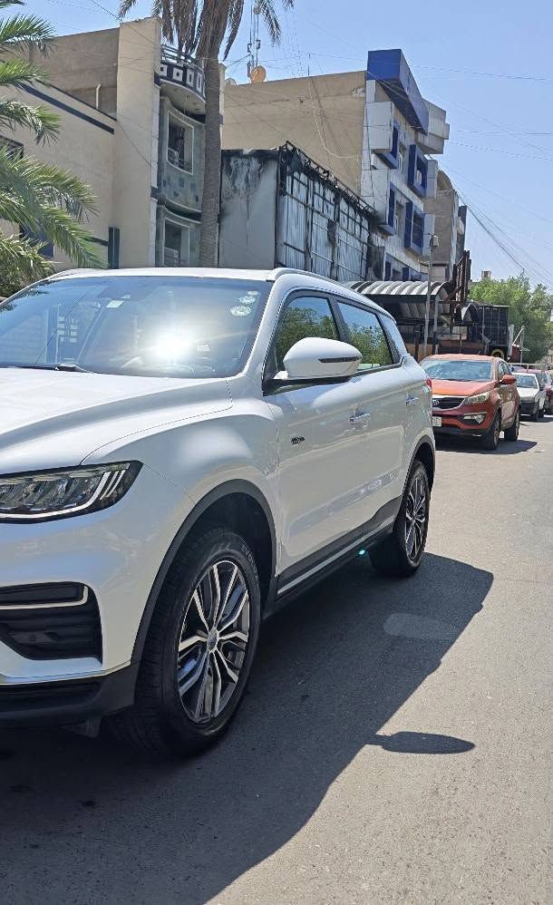 جيلي ازكارا 2023 فول مواصفات دفع رباعي

مايلد هايبرد

فول مواصفات 1/1 - لون ابيض

- سعر 148 ورقة وبيها مجال بيع او مراوس حسب القناعه

ماشية 47 الف كيلومتر قابلة للزيادة

- محرك 1.5 لتر تيربو مع محرك هايبرد EMS

- محرك صنع بشراكة جيلي وشركة فولفو السويدية

- عدد الاحصنة : 190

- تورك (عزم الدوران) : 300 نيوتن متر

48V EMS Motor - محرك كهربائي

- كير 7 سرعات دبل كلتش DCT - 4WD - دفع رباعي

- كراسي جلد طبيعي نوع نابا - تبريد وتدفئة وتحكم كهربائي ميموري الكراسي الامامية

- مودات قيادة (سبورت - راحة - ايكو اقتصادي - طرق وعرة)

- لايتات السيارة كلها فول LED

- اضاءة داخلية مع الوان مختلفة دشبول وبيبان

- سقف بانوراما - صندوق كهربائي

- كامرات و حساسات 360 درجة

- تبريد قطعتين و منفصلات سايق و الراكب

- اوتو هولد - نظام مساعدة على نزول المنحدرات

- رادار وكامرات امامي وخلفي - تحديد سرعة - قفل سرعة - محافظة على المسار - بريك تلقائي - قيادة الية

8x Surround Speakers سماعات

- مري كهربائي وشفط - مراية وسطية تعتيم ذاتي 

- التجوة الوسطية بداخلها فتحة تبريد تصير مثل ثلاجة صغيرة

- شاشة وسطية حجم 12.3" - وشاشة السائق دجتل
مع جهاز ويز كار لفتح الخرائط و الفديوهات
- ترحيب ذكي بالانارات مع غلق النوافذ اوتوماتك عند الخروج - فتح قفل بالاقتراب من السيارة اوتو - جامات 4 اوتوماتك صعود ونزول

سيارة فول مواصفات 1/1 مكفولة كفالة عامة من الصبغ والبارد والحار

رقم اربيل سيارة بـأسمي تحويل ثاني يوم - هزة وفحص كلشي جديد يعني تحويل مباشر بدون تعب

مكان السيارة بغداد
رقم الهاتف *********** بغداد, العراق
