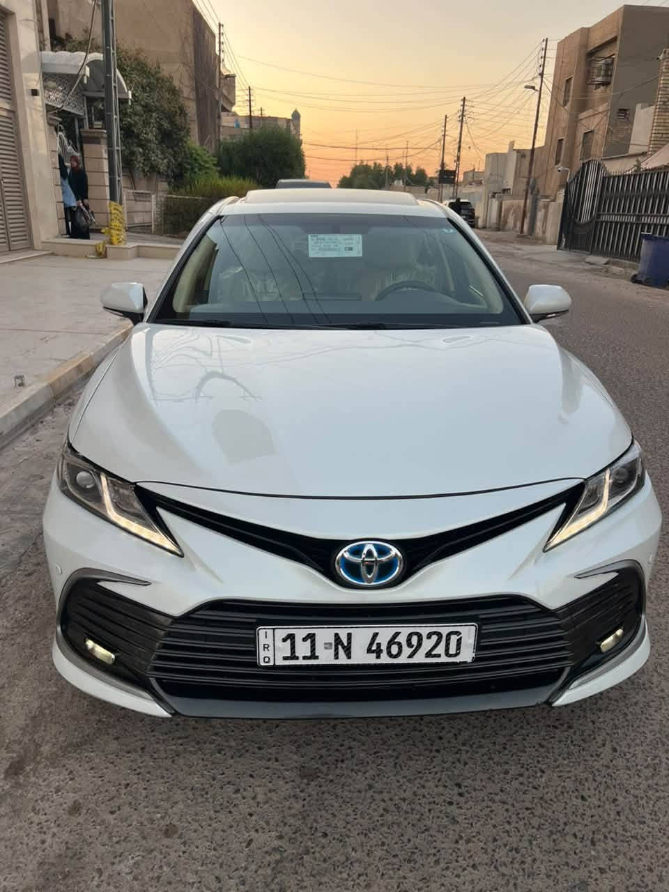 تويوتا  كامري 2024 هايبرد وكاله عبد اللطيف جميل فول 1/1 GLE
ماشيه 40 الف كيلو مكفوله من كلشي   
  فتحه وبرده وكرسي كهرباء وشاحن وايرليس جديدا جدآ السياره باسمي تحويل ثاني يوم 
السعر 240   مكانها بغداد 
الهاتف    ***********
السياره على وضع الشركه واستخدام شخصي على أيد وحده
