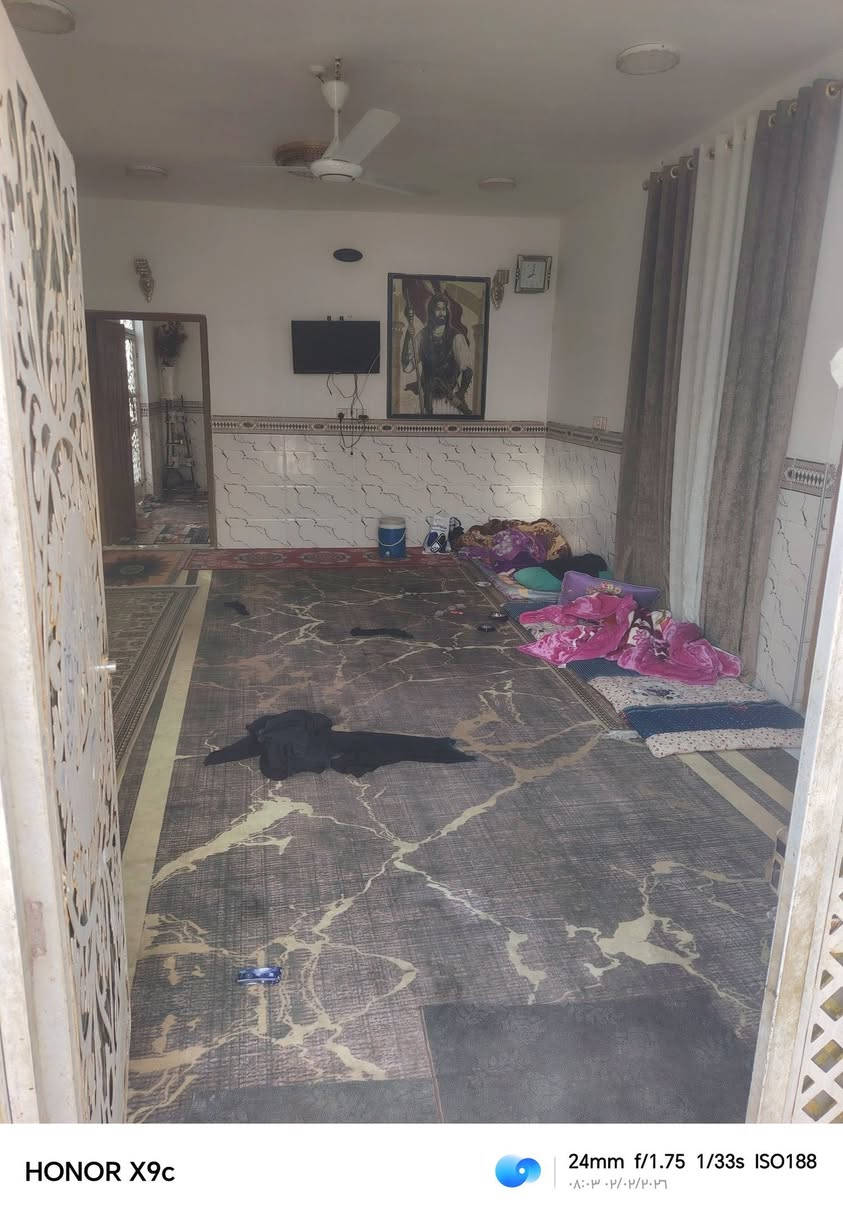 سلام عليكم بيت للبيع يتكون من غرفتين وصاله وبرأني ومجوعه صحيات مع مساحه ماتقل عن 300 متر البيت الشافعيه منطقته المعمل الغتاره الاستفسار ***********
