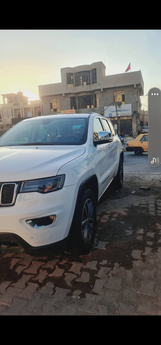 سلام عليكم جيب لاريدو البيع
مواصفات 
حساسات أمامي خليفي 
تو ويل
اشاير بل مري خليجي سياره 
مري شفط
مبدل مكينه جديده مال 14 هيه وتفرعاته 
ستفسار ***********
حادث باب سايق مبدل وكاله 
ونص جاملغ مال صدر
