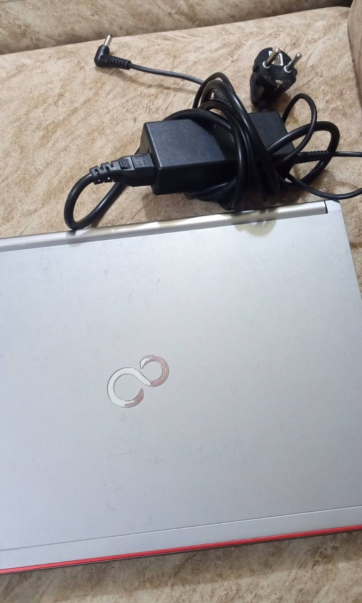 سلام عليكم 
للبيع لابتوب Fujitsu Lifebook E734 (ياباني أصل)
المعالج: Intel Core i5 (جيل رابع)
الرام: 8GB (سريع جداً بالاستخدام)
كرت الشاشة: Intel HD 4600
الوضع: نظيف جداً وجاهز للاستخدام مباشرة (منزل عليه ويندوز 10 وبرامج جاهزة)
السعر المطلوب: 140,000 دينار (قابل للتفاوض البسيط)
خاص
او واتساب : ***********
