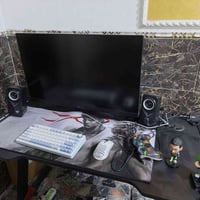الشاشة هي LG UltraGear 32GN650-B، ومواصفاتها: 🖥️ 31.5/32 إنچ 🔥 QHD 256...