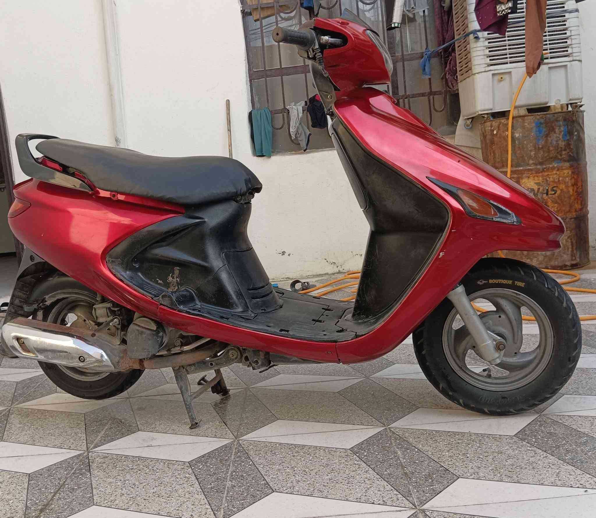 دراجه للبيع شغاله سلف هندر 
كهربائيات 
لايت عالي ناصي زنون 
اشاير سكن دبلات 
مكينه خرسه مامفتوحه 
كفر مختم  عداد بانزين قفل جنطه 
السعر 450 وبيه مجال العنوان النجف شارع الصب 
***********
