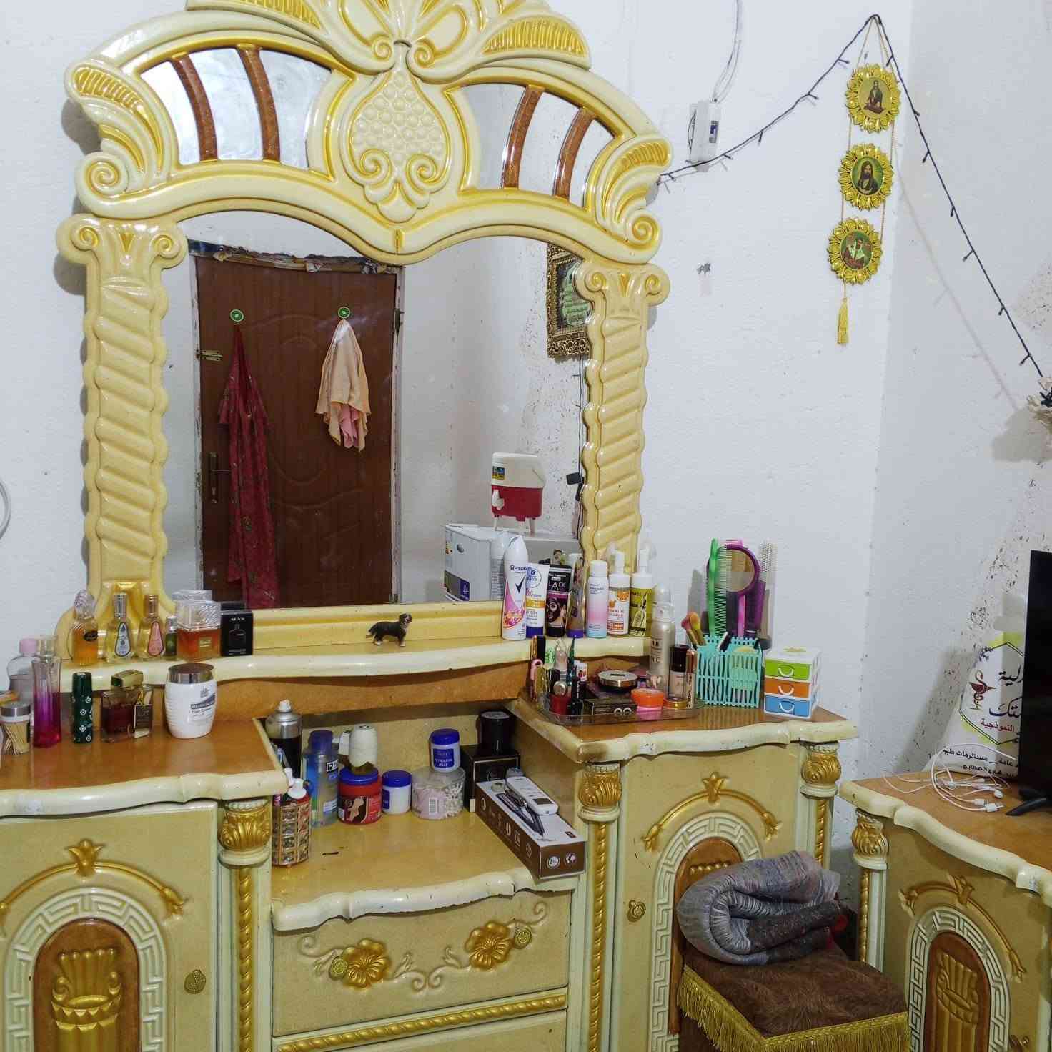 سلام عليكم غرفه البيع سعر 750وبيها مجال مكاني ناصريه طريق الشبكات  ***********
