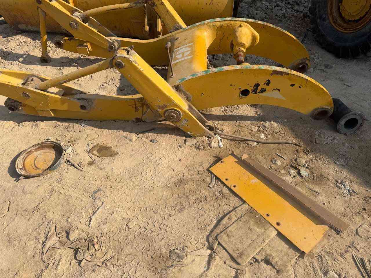 كاتربيلر ٩٦٦ • قطع غيار • محرك