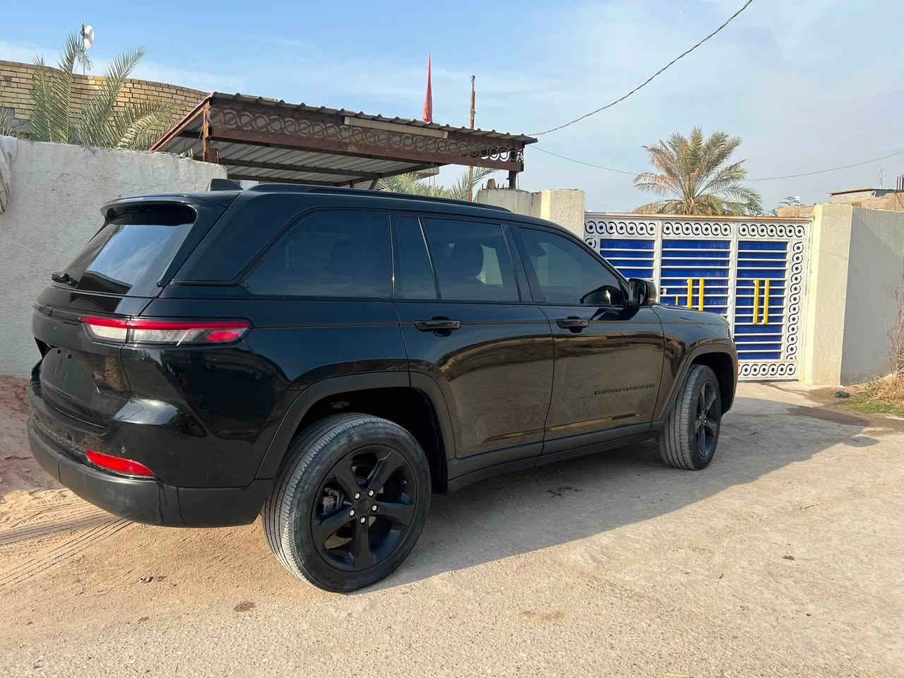 جيب كراند شيروكي لمتد ماكس
بلاك توب معروفة مواصفاتها 
السيارة داخله هزة وطالع رقم بصرة 
باقي فقط فلوس الصك وتنسد لوحات 
السعر : ٢٣٥ 
***********
