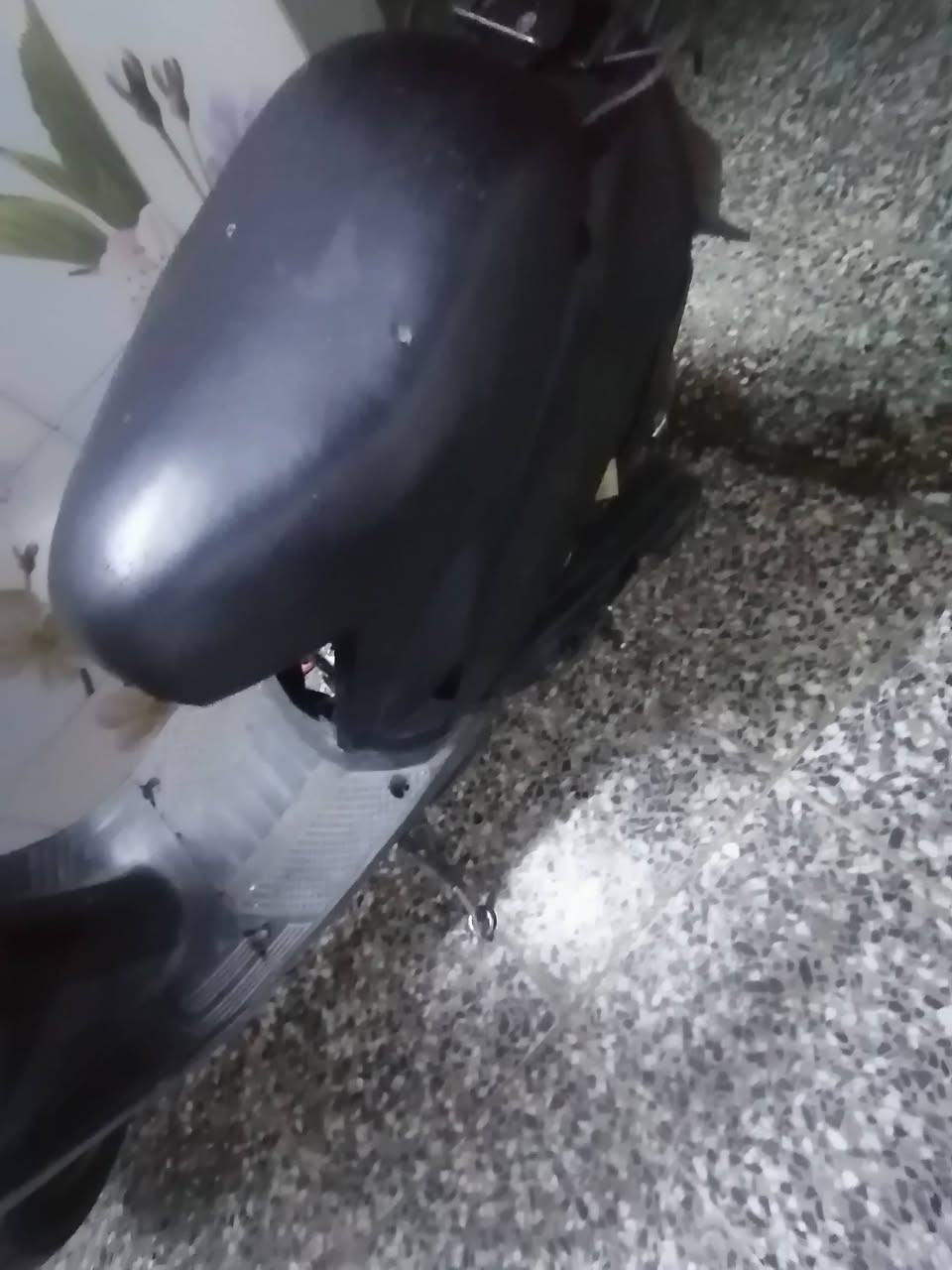 السلام عليكم دراجه ستين بزون. مكينه  خير من الله ما مفتوحه ددراجه حلوه كلشي ما بيهه نكره والسلف شغال بس رادله وايرات تربطهن فقط دراجه لايتات مو شغالات السعر 200 بيهه مجال العلوان مدينه الصدر الرقم*********** توصل واتساب
