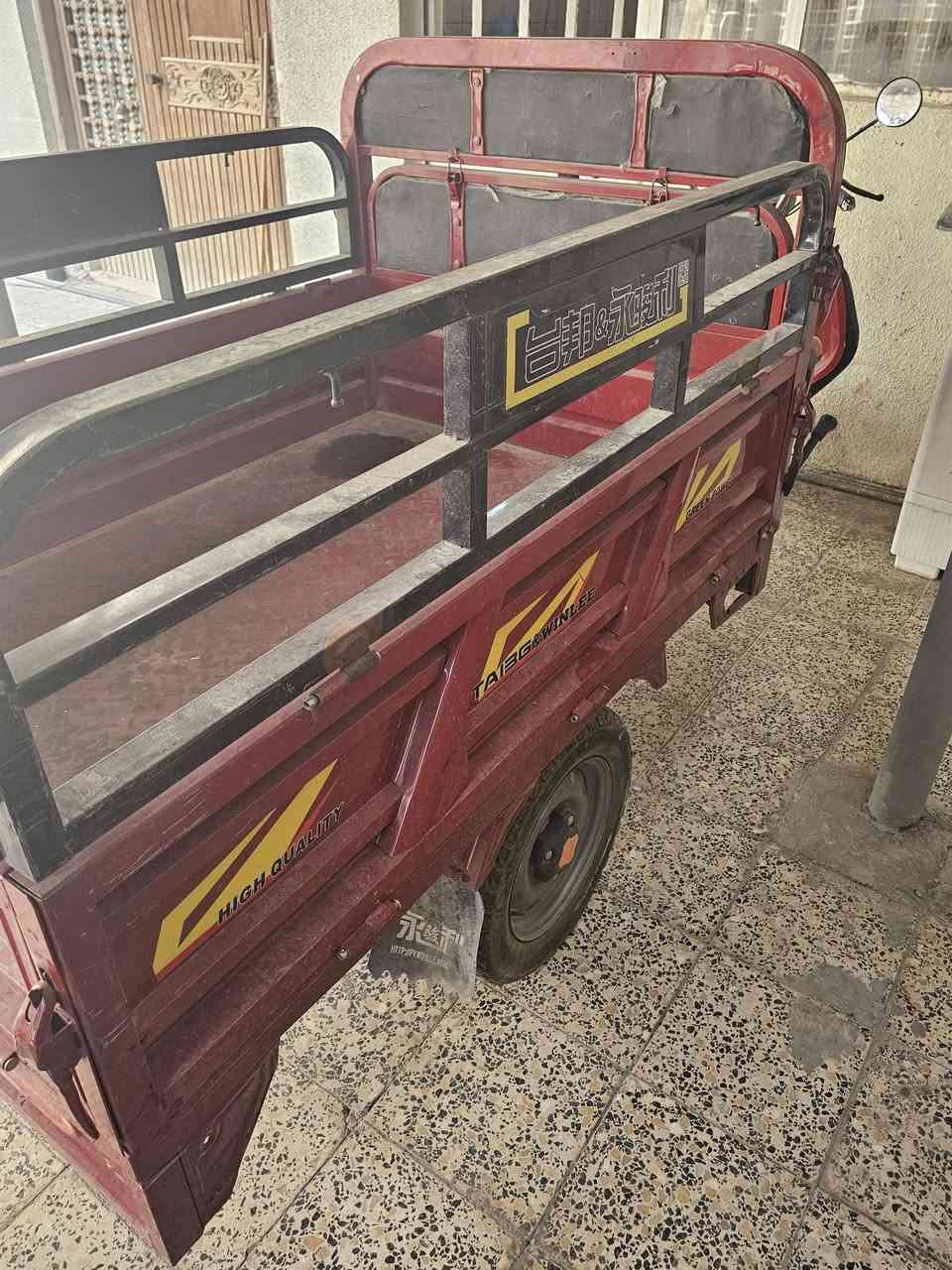 السلام عليكم ستوته شحن كلش نضيفه الحجم الكبير باتريات جديده تايرات جديده كهربائية كلها شغاله السعر مليون وميه  وبيها مجال عنوان بغداد العامرية رقم ***********
