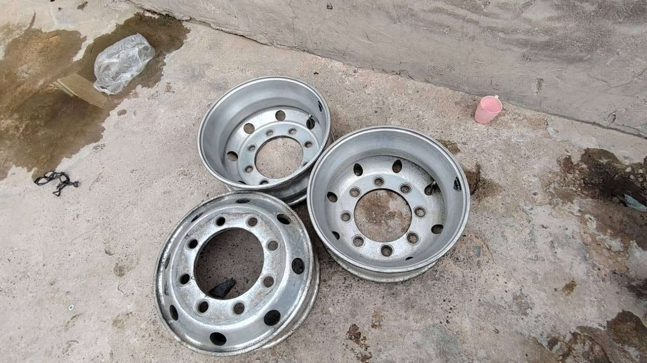 سلام عليكم من رخصة ابو لكروب وياله كروم هينو للبيع المكان بغداد رقم الهاتف ***********
