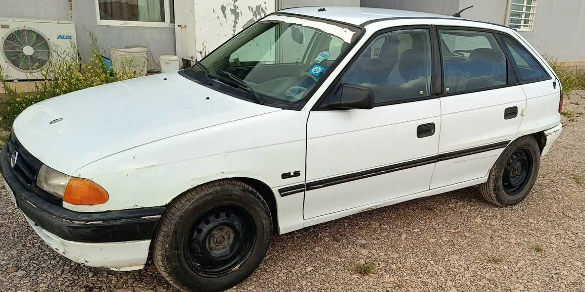 🚗 أوبل أسترا (Opel Astra) موديل 1992 للبيع 🚗
​المحرك: 1.6 - محور ونوزل (بخاخ)
​القير والمحرك: بشرط الفحص
​الصبغ: بدون صبغ (بشرط)
​الإطارات: 4 أونصات (تخم تاير) جديد 🛞
​الرقم: كركوك (مشروع وطني)
​السنوية: جديدة مجددة لغاية 2029
​بطاقة البنزين: متوفرة
​ملاحظة: السيارة جاهزة وبدون أي مصاريف.
​📍 المكان: كركوك
📞 رقم التواصل: *********** كركوك, العراق
