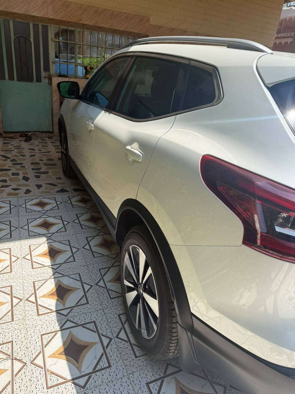 نيسان روج سبورت 2023 SV plus فول الفول مكفوله من الصبغ فقط مكانين بارد  ماشيه 51 ميل جديده ب معنى الكلمه ما ناقصها اي شي مواصفاتها معروفه 4 بستم مكينه كير بشرط رقم اربيل ب اسمي السعر 175 و بيها مجال ***********
