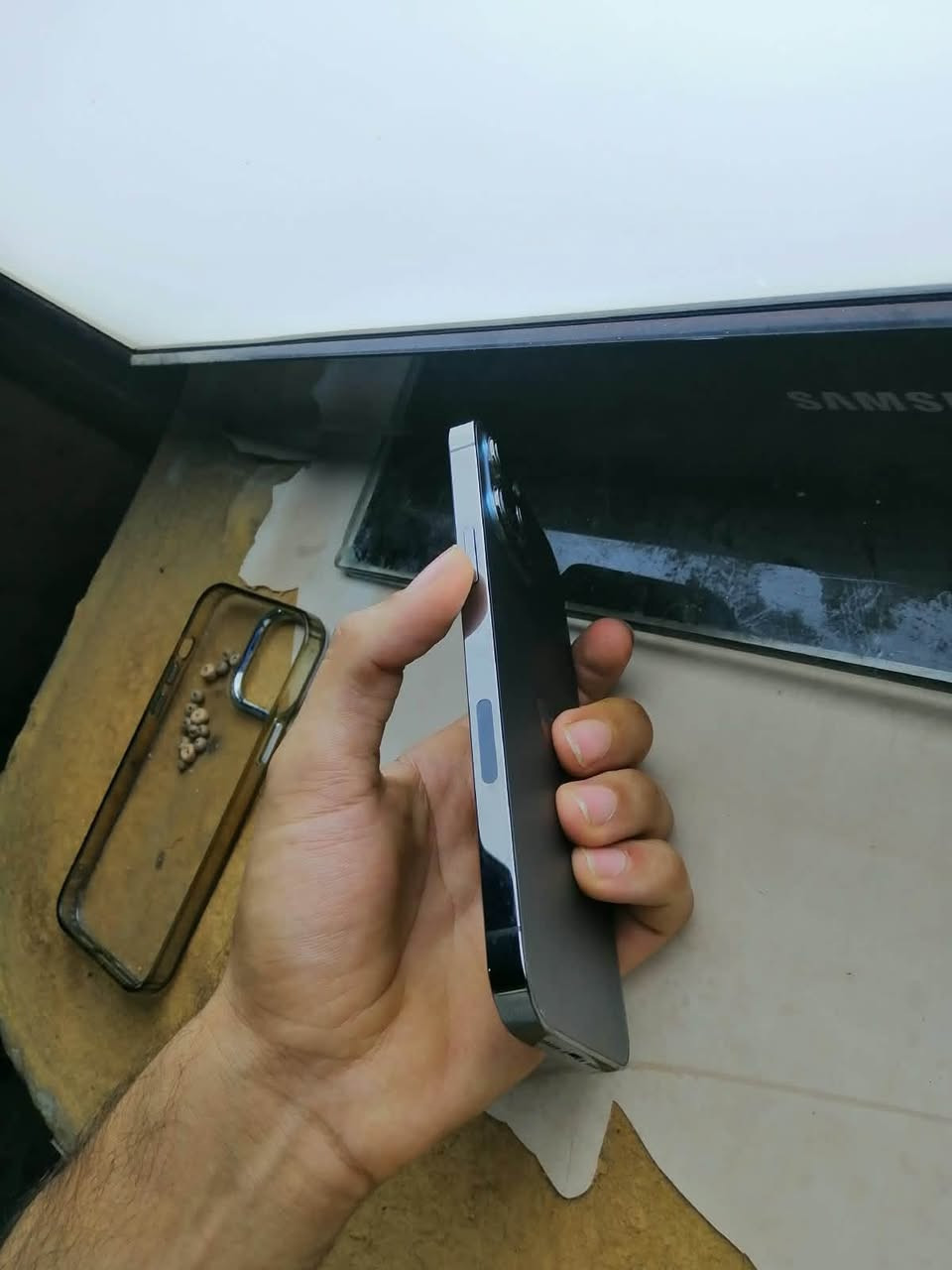 آيفون ١٣ برو ماكس • ١ ت.ب • خلل بالواسع