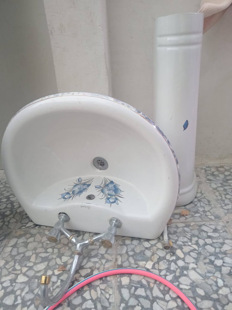 متوفر باب pvc العرض 66 والطول 180
السعر 60
منوقر مغسلة كامله مع خل 
السعر 30
العنوان كربلاء حي العسكري قرب نهاية الكيات 
للاتصال ***********
