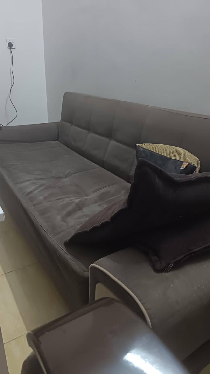 للبيع 4 قنفات ( 3 ثلاثيات + 1 ثنائية).. للتواصل ***********
