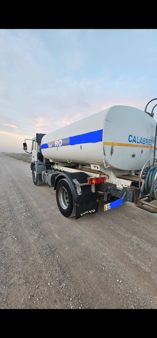 تنكر فالفو • سعة ١٠٠٠٠ • موديل ٢٠٠٠
