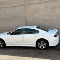 جارجر SXT موديل 2016 لون ابيض ربع باب صبغ معرفه موصفات  مكينه3600 دعام...