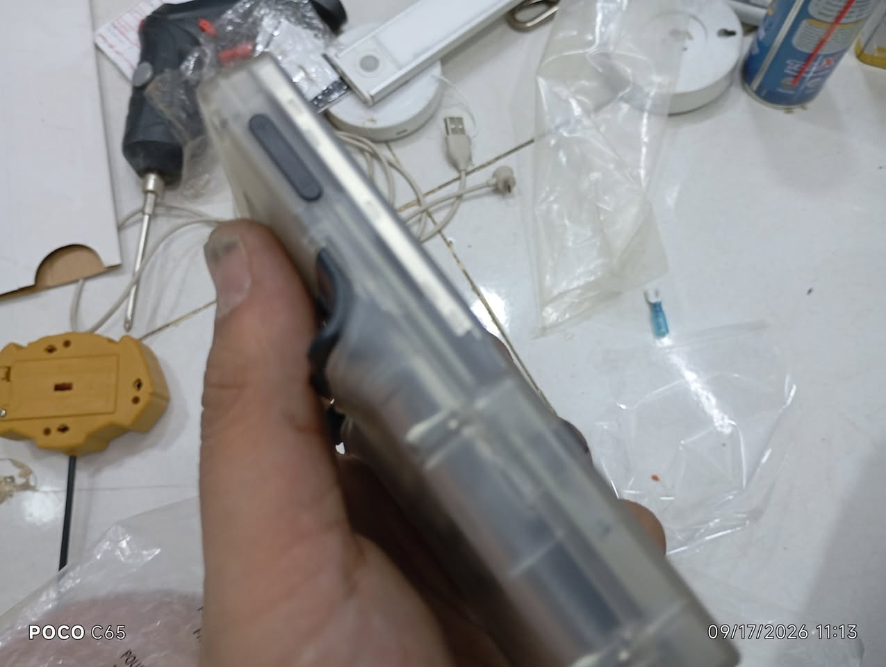 بسعر البلاش
فرصة مميزة! جهاز ألعاب ANBERNIC RG 35XX للبيع 🎮

​الموديل: ANBERNIC RG 35XX (شفاف)

​الحالة: مستعمل، بحالة جيدة جداً، مع بعض علامات الاستخدام البسيطة (كما هو موضح بالصور ).
الجهاز بحاجة الى تبديل بطارية يعني ابيع فحم

​المواصفات: 

​شاشة ملونة واضحة.

​أزرار تحكم كاملة (D-pad، أزرار حركة، أزرار كتف L1/L2/R1/R2).

​بطارية ليثيوم بوليمر (Li-Po) قابلة لإعادة الشحن بسعة 2600mAh (3.8V).

​منافذ متعددة: منفذ شحن Type-C، منفذ سماعات 3.5mm، ومنفذ Mini HDMI للتوصيل بالتلفزيون.

​فتحات لبطاقات الذاكرة (MicroSD).

​السعر: 9,000 دينار عراقي فقط!

​للتواصل والاستفسار: يرجى المراسلة على الواتساب على الرقم: ***********

​لا تفوت فرصة استعادة ذكريات الألعاب الكلاسيكية

نص مكتوب في الصور:
- POCO C65 09/17/2026 11:13