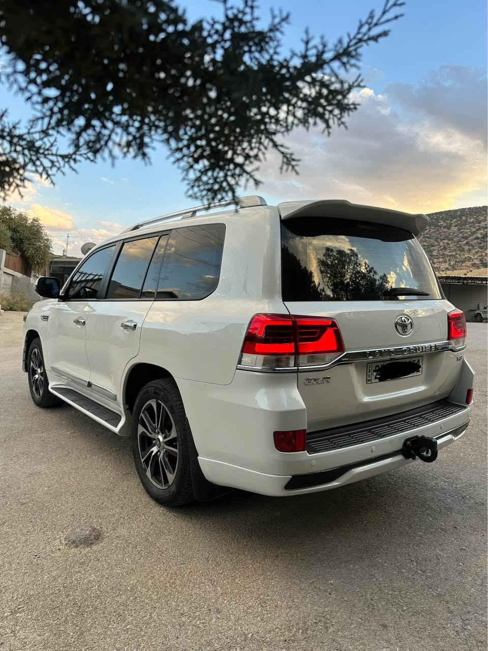 Land Cruiser 2016 GXR v8 
جاملغى پيشى په مپه بى ليدرات 
كير و مكينه به شه رت نه كرايته وه سه وتى نيه 
سنوى نوييه به ناوى منه 
٢٠٠ هه زار كم رؤيشتووه 

كتاب جامره شى مرورى هه يه 
سعرى ٣٨٨$ كه ميك مجال 
               ☎️ *********** أربيل, العراق
