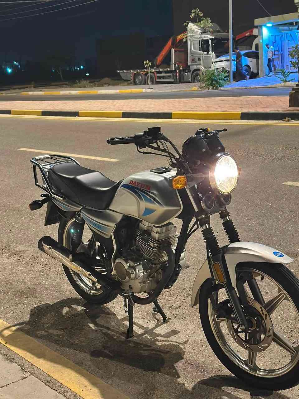 سلام عليكم دراجه دايوند عضم 2020صارله اكثر من 4سنوات متروكه والدراجهً ما ماشيه اهوي ونضيفه ما مفتوح بيه برغي واحد  مال جنايه  السعر مليون و100وبيه مجال لتواصل***********
