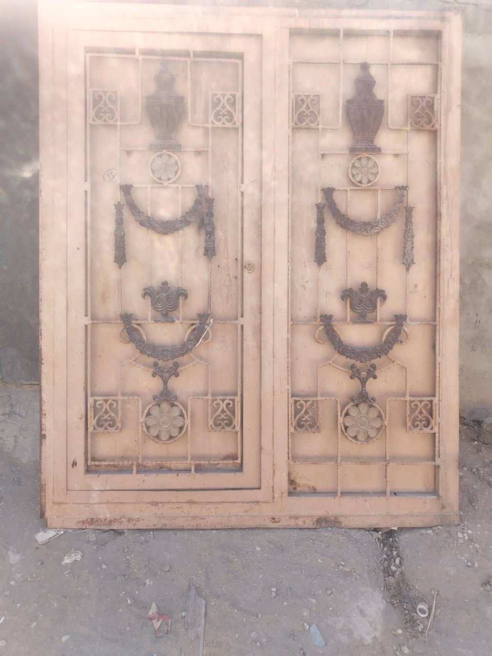 سلام عليكم. باب  ستلايت. للبيع
*********** واتساب
