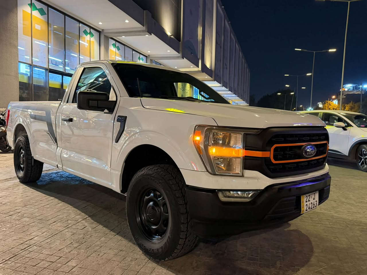 Ford f150
موديل ٢٠٢٢ 
ماشية ٥٥ الف ميل 
٦ سلندر 
محرك ٣٣٠٠ 
شاشة كبيرة  
حساس خلفي 
كامرة خلفية 
مرايات جانبية هيتر 
كير تعليق 
ويل ١٧ 
تايرات بريجستون 
اوتو ستارت ستوب 
صبغ بنيد وجاملغ ايمن امامي وجاملغ ايمن خلفي 
السعر 160ورقة 
للاستفسار والتفاصيل مكان السيارة بغداد الكرخ
***********

